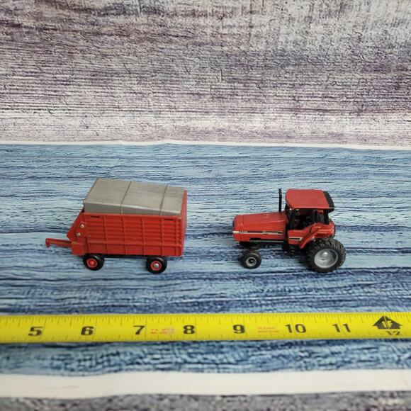 Vtg 1/64 scale Ertl die-cast/plastic Case IH 7130 tractor & Silage Chopper box - Picture 6 of 8